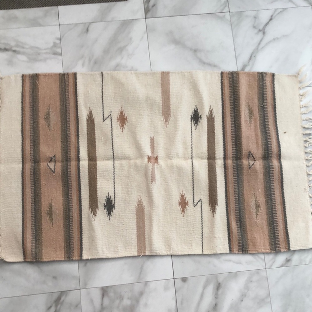Southwestern style / Navajo rug home decor